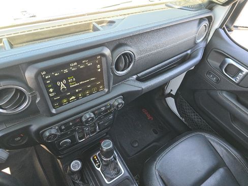 Used 2021 Jeep Gladiator Overland AWD/4WD image 24