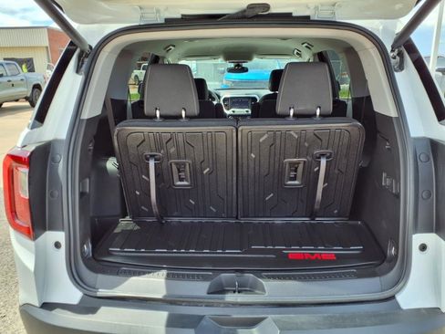Used 2023 GMC Acadia SLE w/ Driver Convenience Package image 18