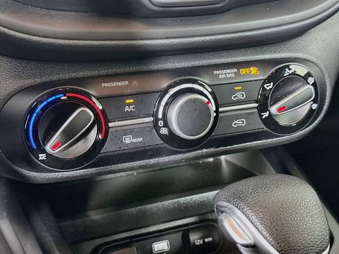 Used 2025 Kia Soul LX w/ LX Technology Package FWD image 23