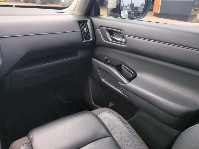 Used 2023 Nissan Pathfinder SL w/ SL Premium Package AWD/4WD image 17