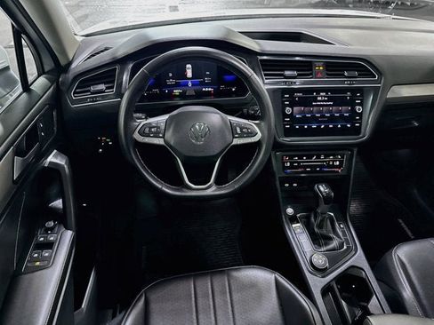 Used 2022 Volkswagen Tiguan SE AWD/4WD image 19
