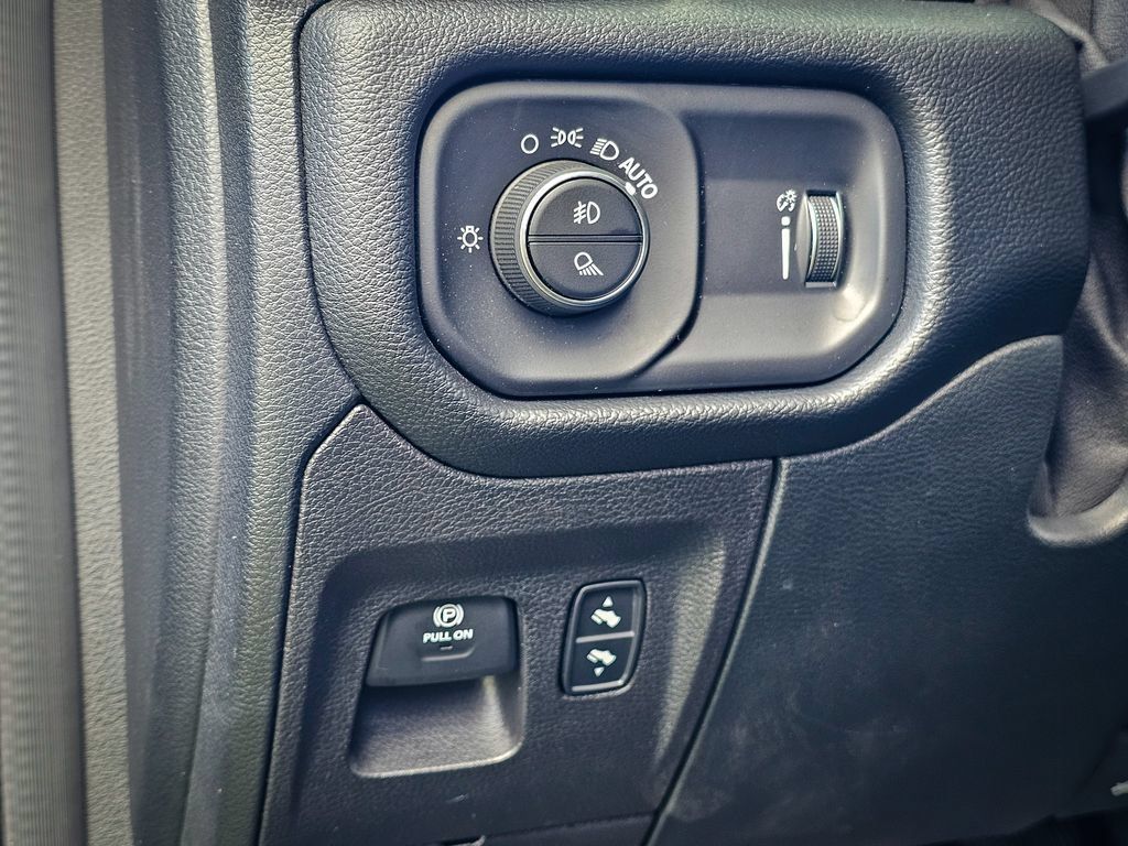 Used 2020 RAM 1500 Big Horn AWD/4WD image 14