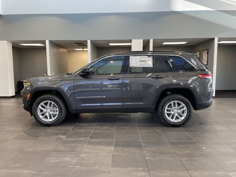 New 2025 Jeep Grand Cherokee Laredo X w/ Luxury Tech Group I RWD image 7