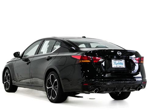 Used 2025 Nissan Altima 2.5 SR FWD image 8