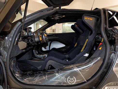 Used 2020 McLaren Senna RWD image 75