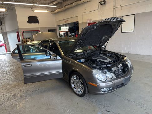 Used 2008 Mercedes-Benz E 350 4MATIC Sedan image 9
