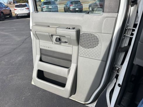 Used 2014 Ford E-250 and Econoline 250 w/ Power Group RWD image 17