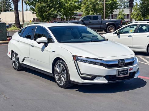 Used 2018 Honda Clarity Touring image 5