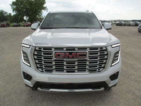New 2026 GMC Yukon Denali w/ Denali Reserve Package AWD/4WD image 10