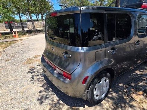 Used 2010 Nissan Cube 1.8 S w/ Interior Designer Pkg FWD image 6