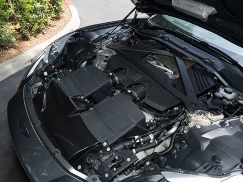 Used 2024 Aston Martin DB12 Coupe RWD image 23