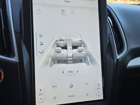 Certified 2022 Ford Edge SE image 17