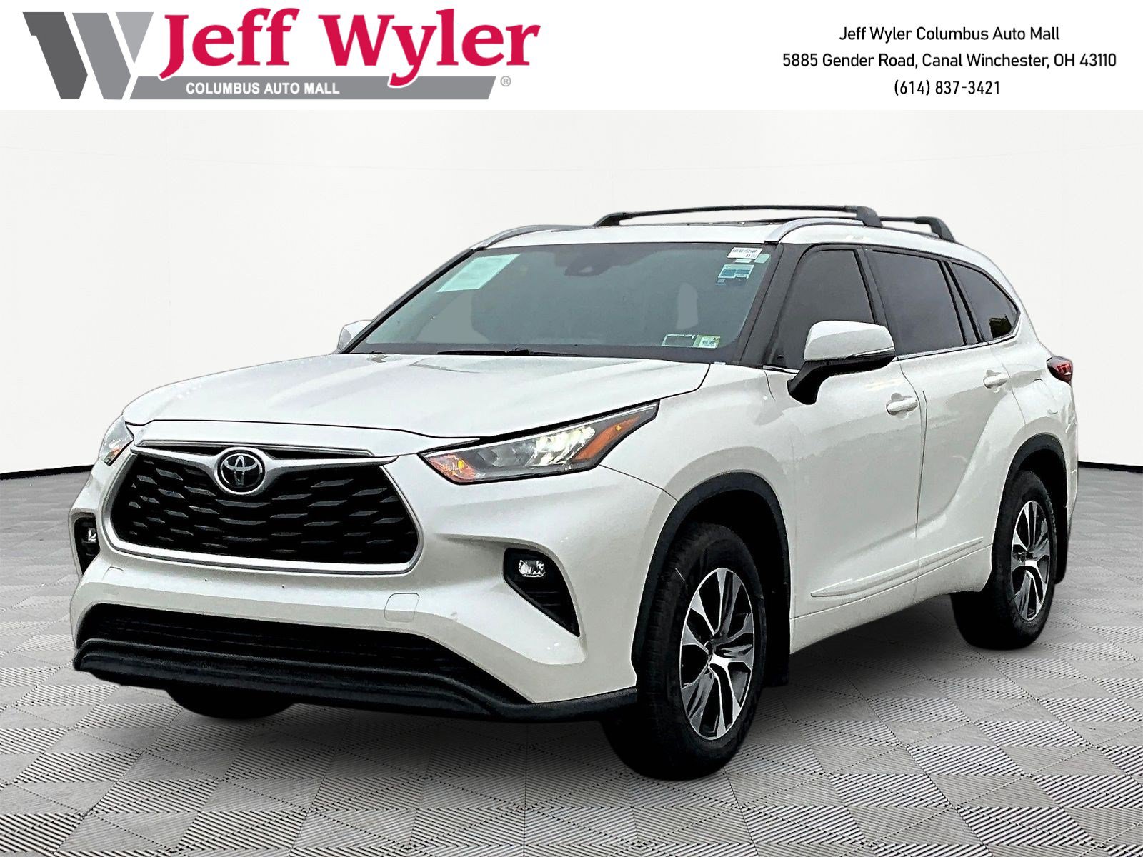 Used 2020 Toyota Highlander XLE AWD/4WD image 1