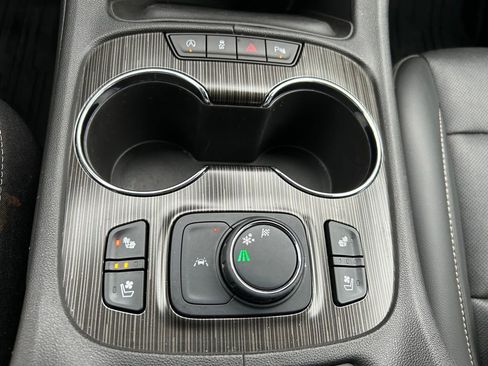 Used 2021 GMC Acadia SLT w/ Elevation Edition image 16