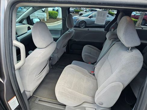 Used 2020 Toyota Sienna LE w/ LE Preferred Package FWD image 15