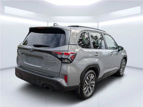 Used 2025 Subaru Forester Touring AWD/4WD image 4