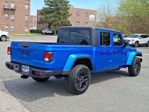 Used 2022 Jeep Gladiator Sport image 6