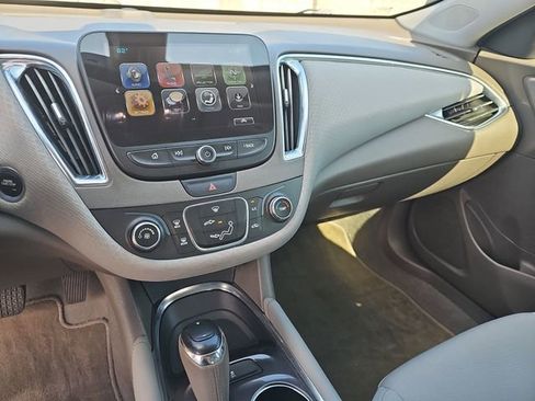 Used 2018 Chevrolet Malibu LT image 21