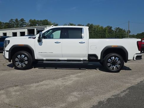 Used 2025 GMC Sierra 2500 Denali AWD/4WD image 2
