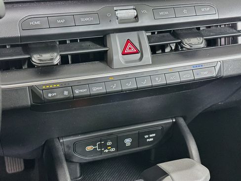Used 2025 Kia K4 FWD image 23