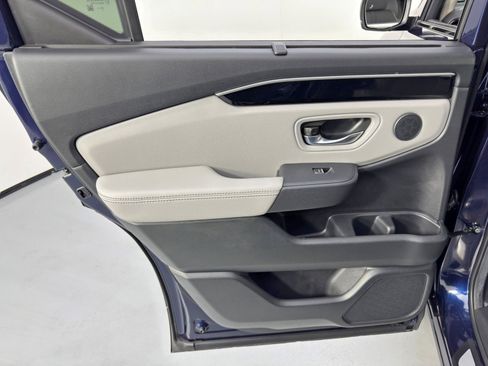 Used 2025 Honda Pilot EX-L image 41