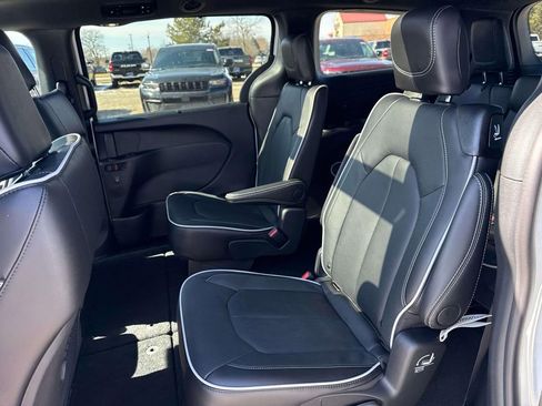 New 2026 Chrysler Pacifica Limited w/ S Appearance Package image 11