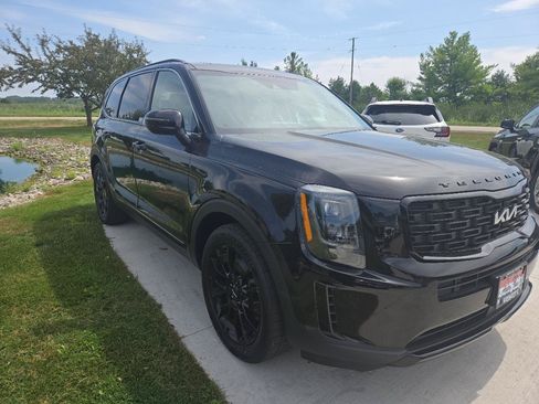 Used 2022 Kia Telluride EX w/ EX Premium Package AWD/4WD image 3