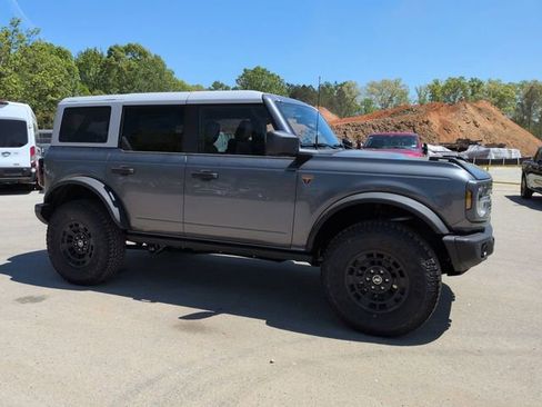 New 2026 Ford Bronco Badlands image 2