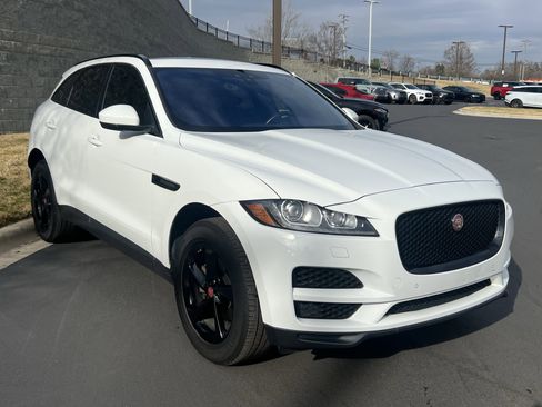 Used 2019 Jaguar F-PACE Premium image 9