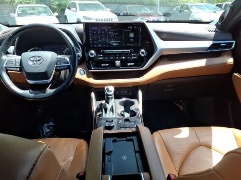Used 2022 Toyota Highlander Platinum AWD/4WD image 13