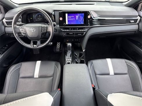 Used 2025 Toyota Camry SE image 11