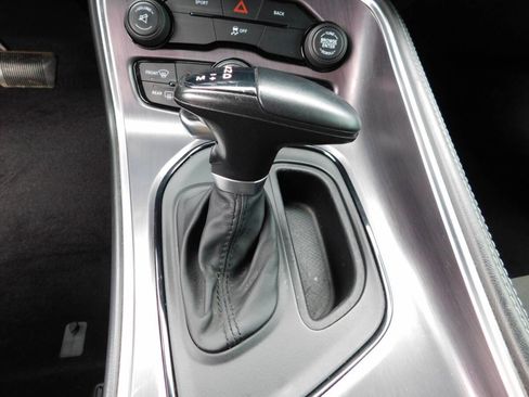 Used 2015 Dodge Challenger SXT image 16