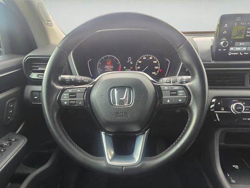 Used 2024 Honda Pilot Touring image 18