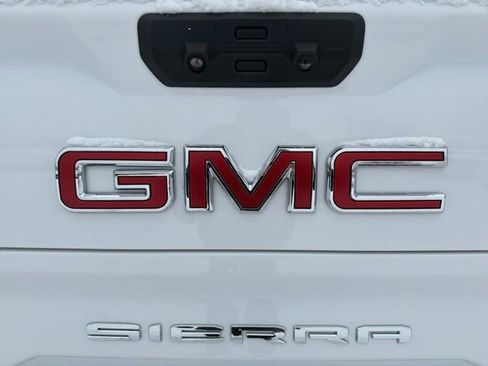 Used 2022 GMC Sierra 1500 AT4 w/ Technology Package AWD/4WD image 14