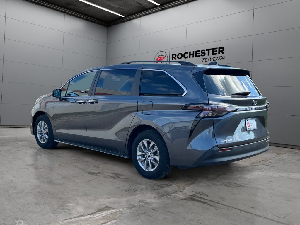 Certified 2025 Toyota Sienna XLE AWD/4WD image 3