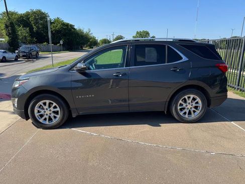 Used 2018 Chevrolet Equinox LT w/ Sun & Infotainment Package FWD image 2