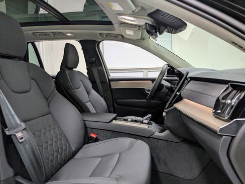 Used 2025 Volvo XC90 B5 Plus w/ Protection Package Premier image 29