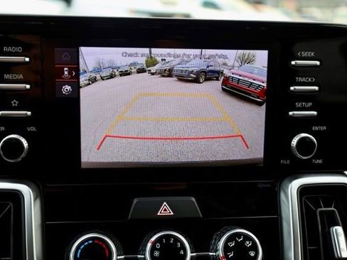 Used 2022 Kia Sorento LX image 5