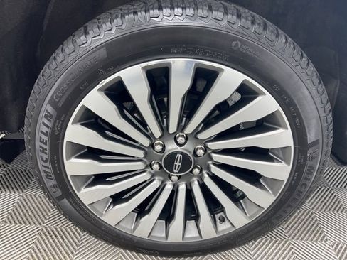 Used 2019 Lincoln Navigator L Reserve image 10