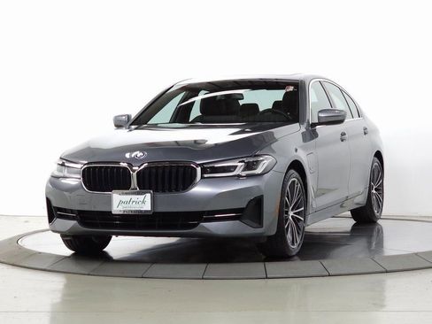 Used 2023 BMW 530e xDrive w/ Premium Package image 4