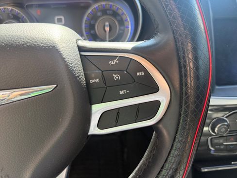 Used 2018 Chrysler 300 Touring w/ Sport Appearance Package image 18