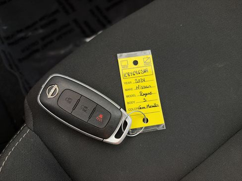 Used 2024 Nissan Rogue S AWD/4WD image 30