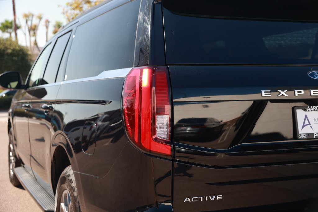 Used 2025 Ford Expedition Max Active AWD/4WD image 16