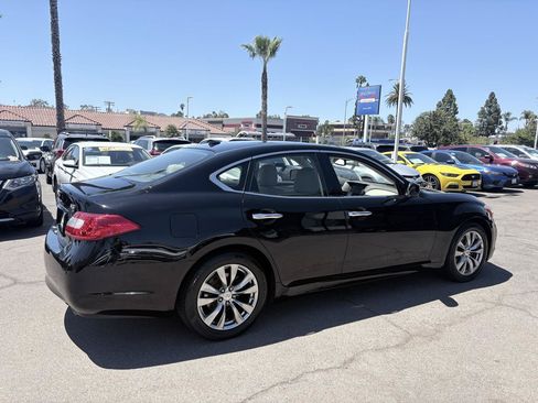 Used 2011 INFINITI M37 w/ Premium Pkg RWD image 5