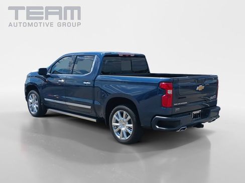 Used 2023 Chevrolet Silverado 1500 High Country w/ High Country Premium Package AWD/4WD image 5