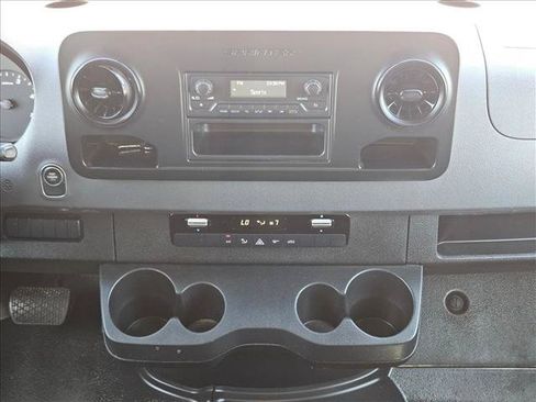 Used 2022 Mercedes-Benz Sprinter 2500 image 18