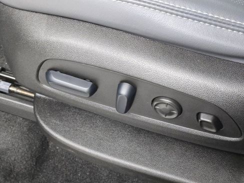 Used 2024 Buick Enclave Premium image 25