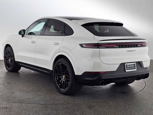 Used 2024 Porsche Cayenne S AWD/4WD image 5