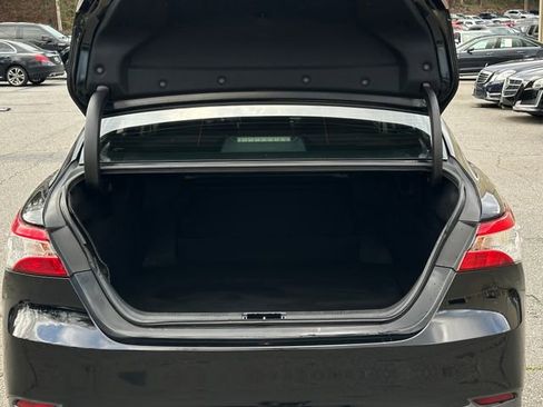 Used 2018 Toyota Camry L image 16