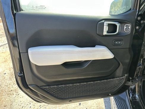 Certified 2022 Jeep Gladiator Overland image 11